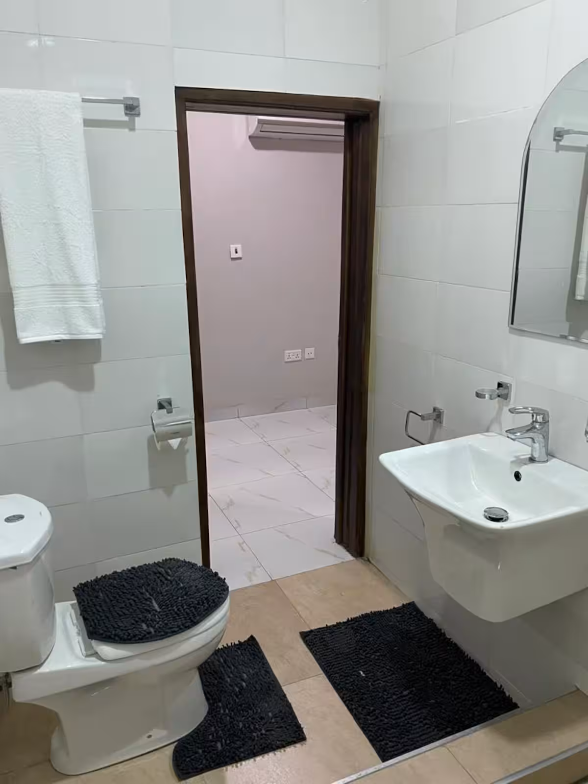 Full bathroom 1