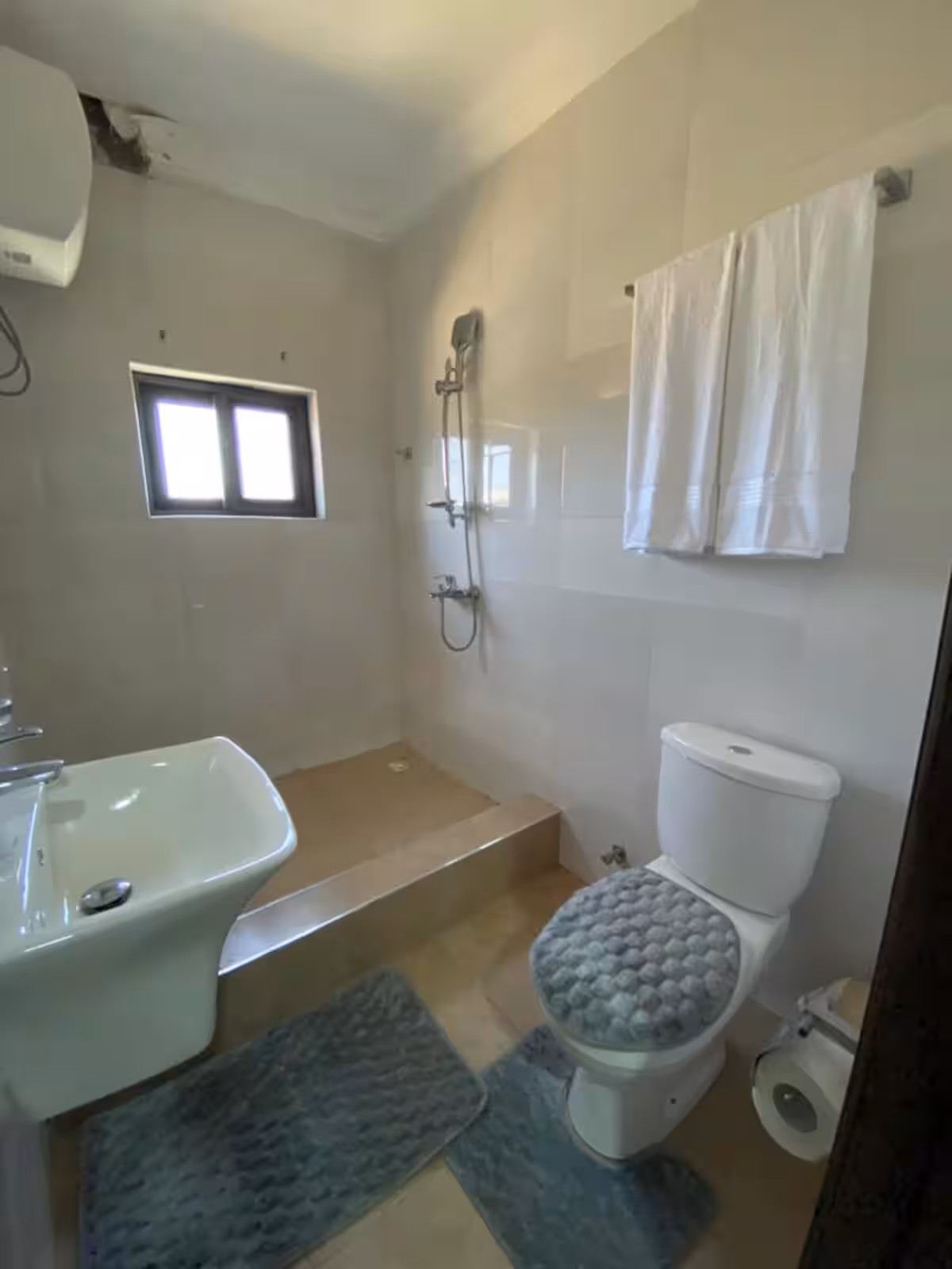 Full bathroom 3