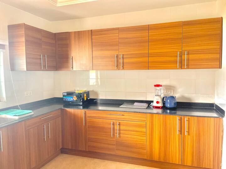 Full kitchen