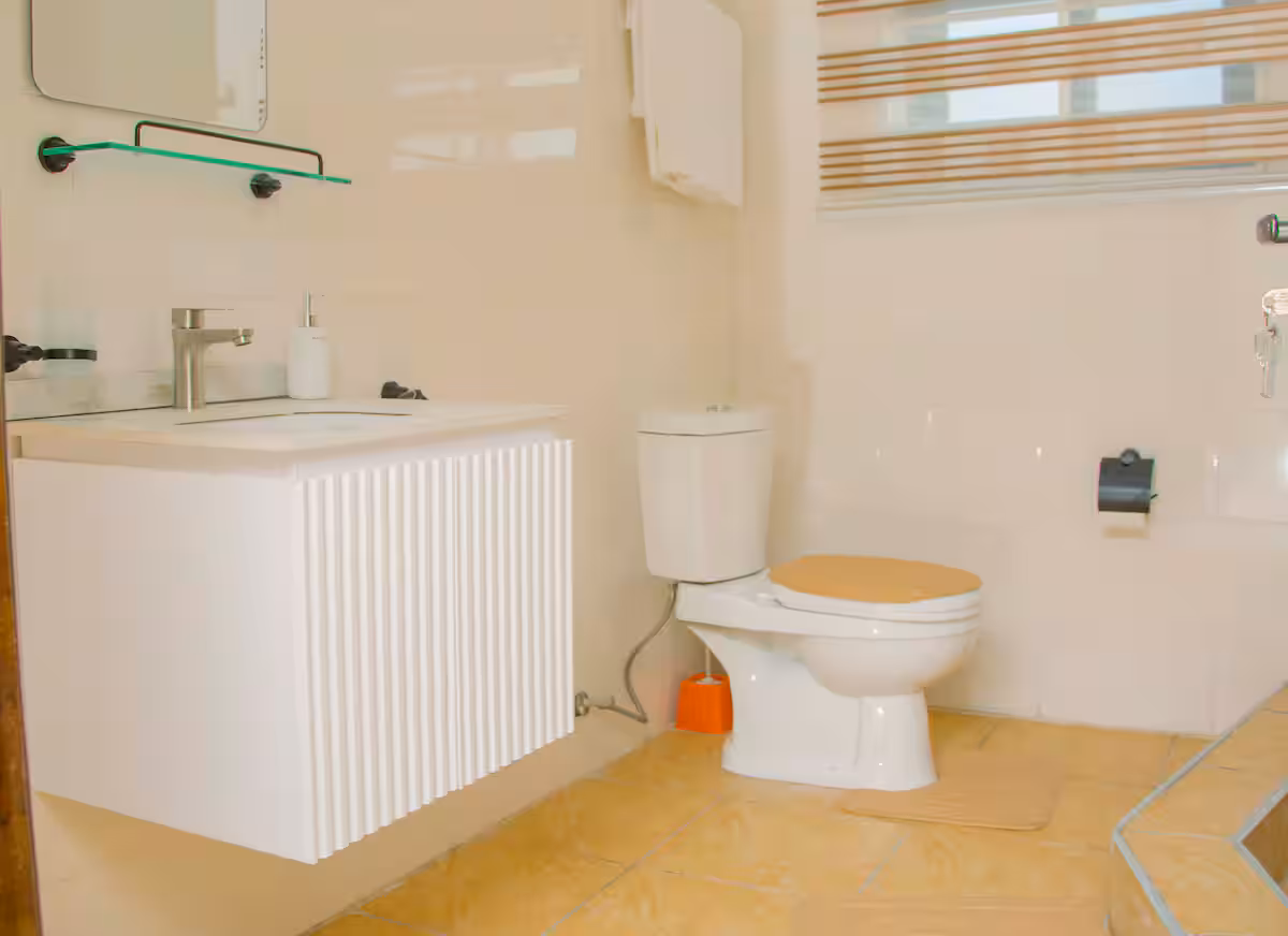 Full bathroom 4