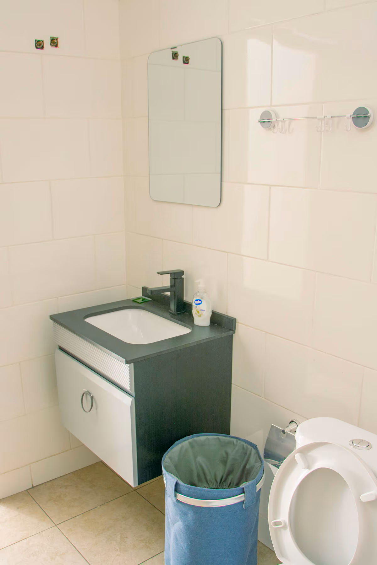 Full bathroom 8