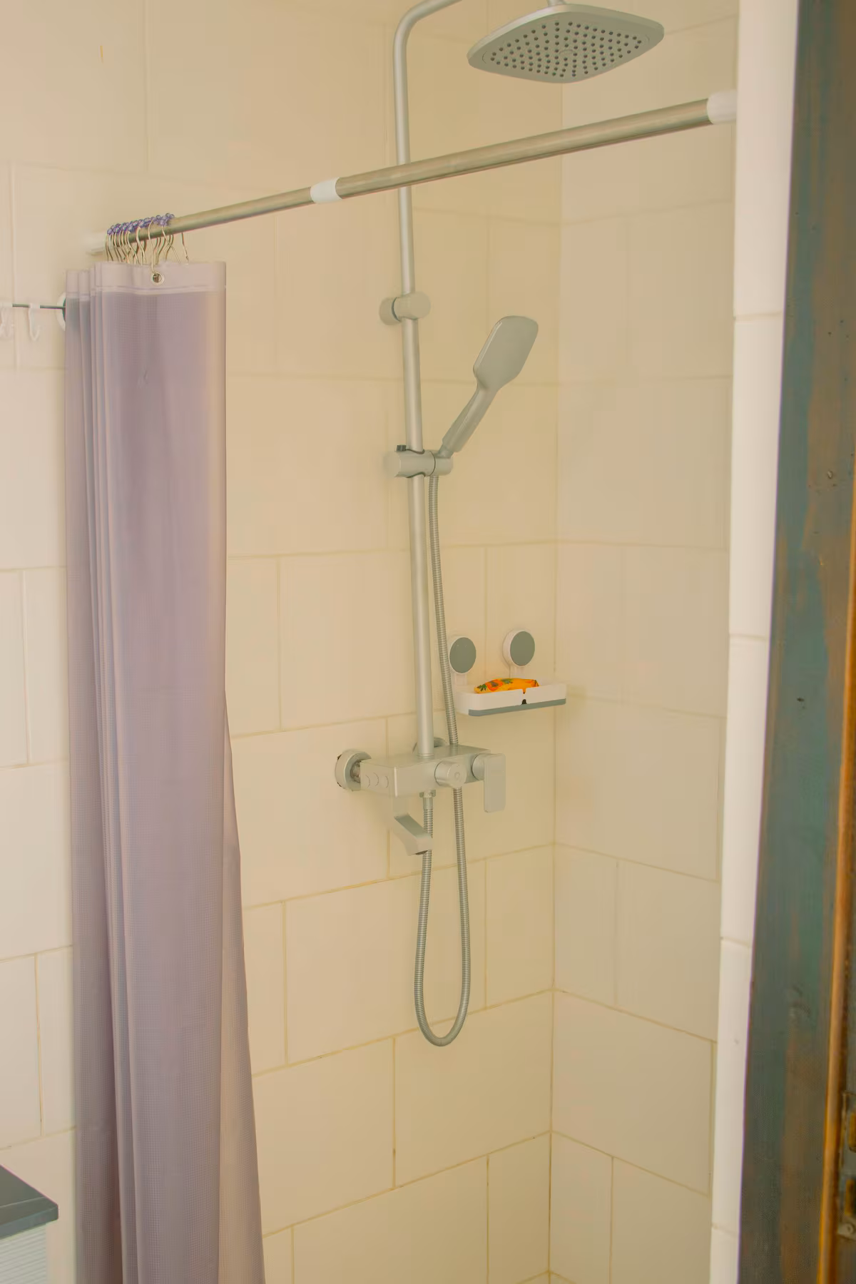 Full bathroom 9