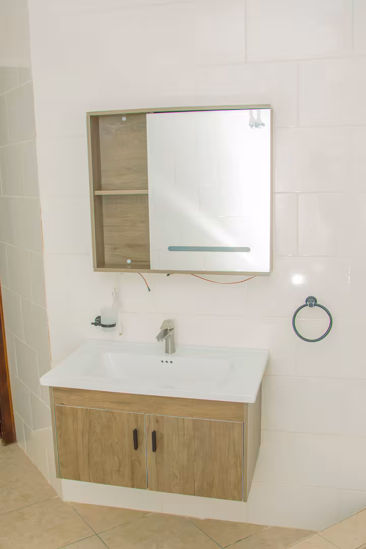 Full bathroom 14